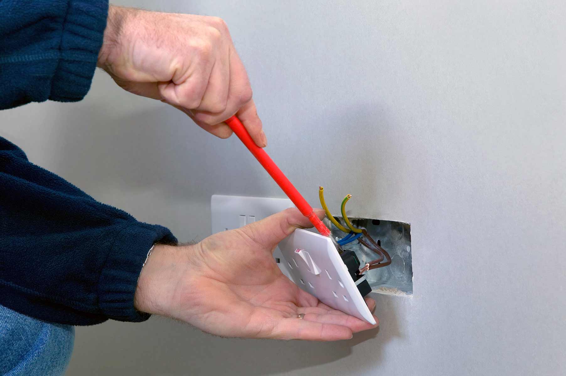 Our electricians can install plug sockets for domestic and commercial proeprties in Chandlers Ford and the local area. 